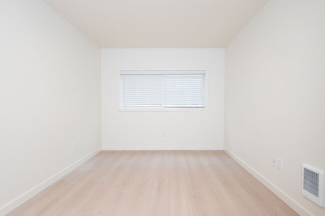 Building Photo - Beautiful 2 Bedroom Irvington Gem, Fully Renovated!