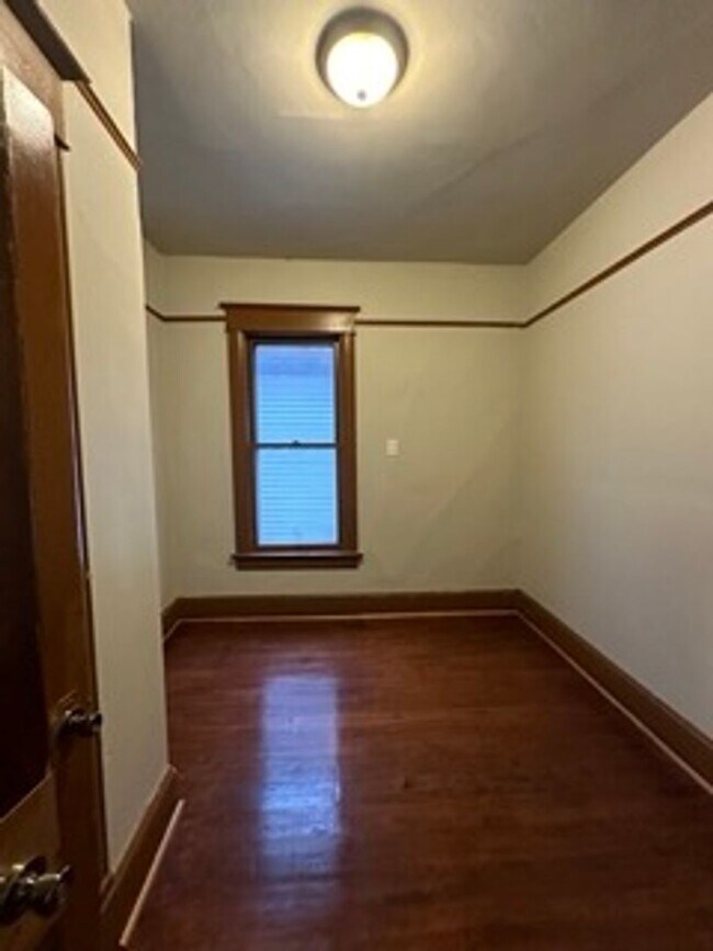 Building Photo - 2355 N Hubbard St
