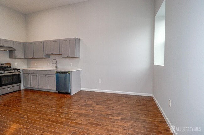 Building Photo - 33 Second St