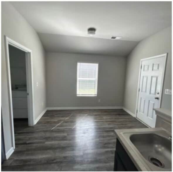 Building Photo - 441 Woodland Trl