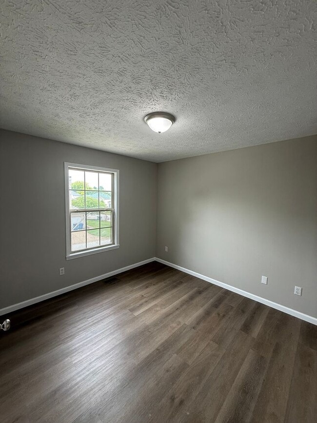 Building Photo - Updated home in Nixa