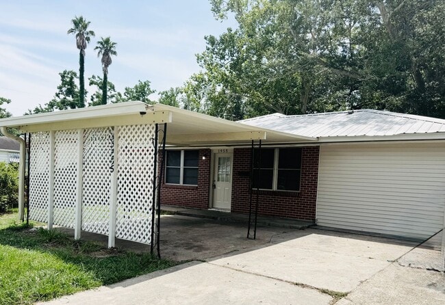 Building Photo - 1955 Rice Dr