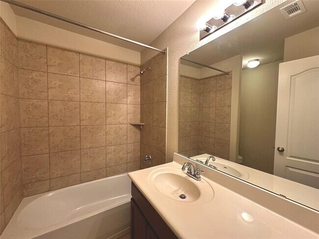 Building Photo - 8250 Arezzo Dr