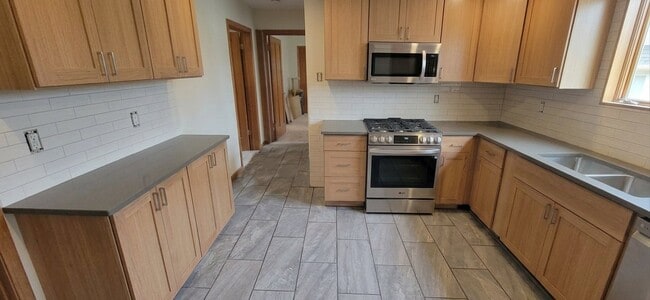 Building Photo - 5040 N Parkside Ave