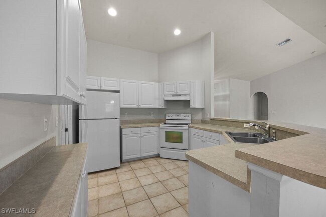 Building Photo - 3101 SW 22nd Ave