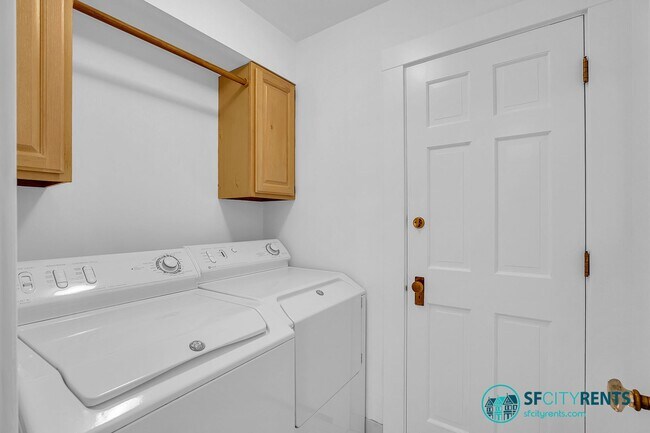 Building Photo - Forest Hill: Elegant Single Family Home