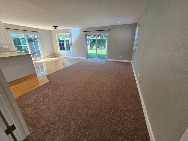 Building Photo - 4BD/2BA Available Near El Dorado Park!!