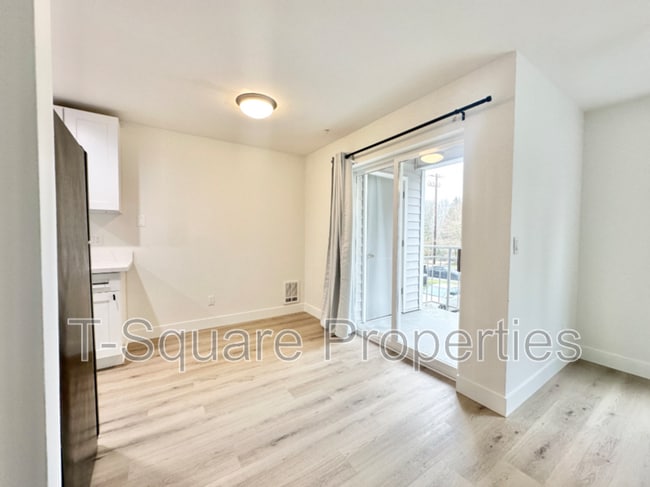 Building Photo - 7041 S 116th Pl