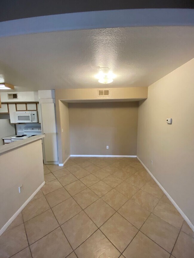 Building Photo - 2300 E Silverado Ranch Blvd