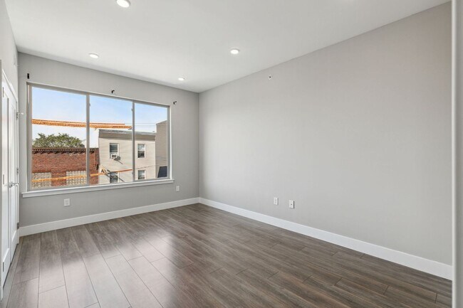 Building Photo - 1845 E Huntingdon St