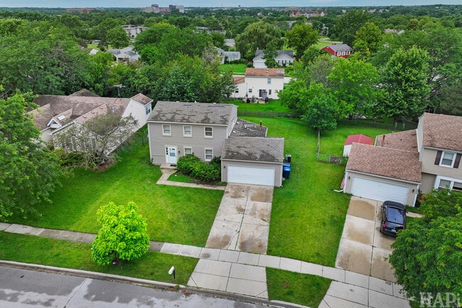 Building Photo - 2208 Kensington Dr