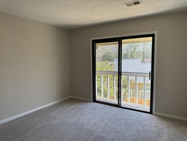 Building Photo - 731 Hanover Ln SE