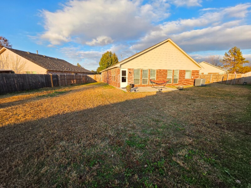 Building Photo - 2 Cloverdale and Wheatland