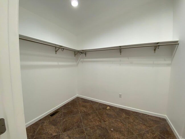 Building Photo - Spacious 3 BR 2 BA 2 Car garage on acreage