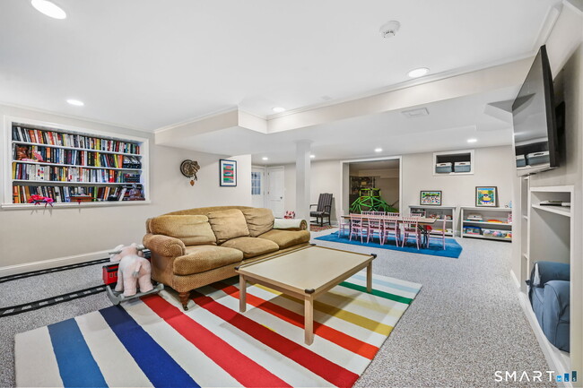 Building Photo - 61 Bittersweet Ln