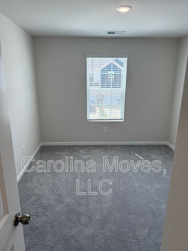 Building Photo - 820 Sandbach Rd