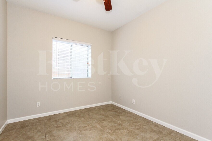 Building Photo - 12720 N 86th Dr