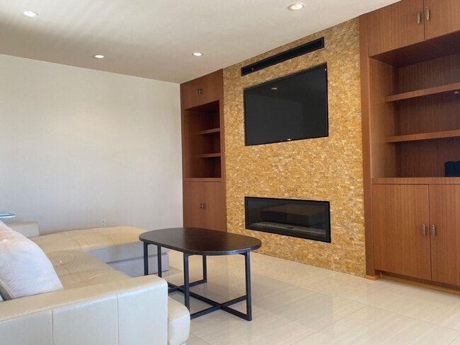 Building Photo - 2104 Southridge Dr