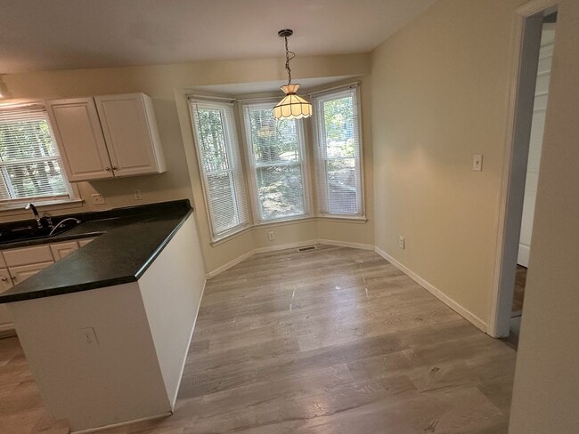 Building Photo - For Rent: Charming 4-Bedroom Colonial in C...