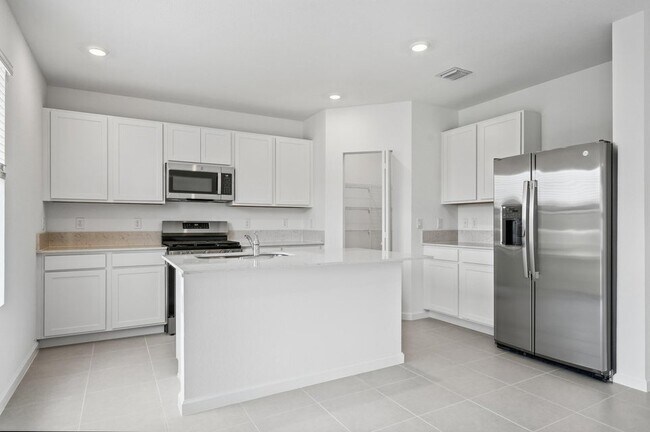 Building Photo - 10485 NW Suncrest Lp