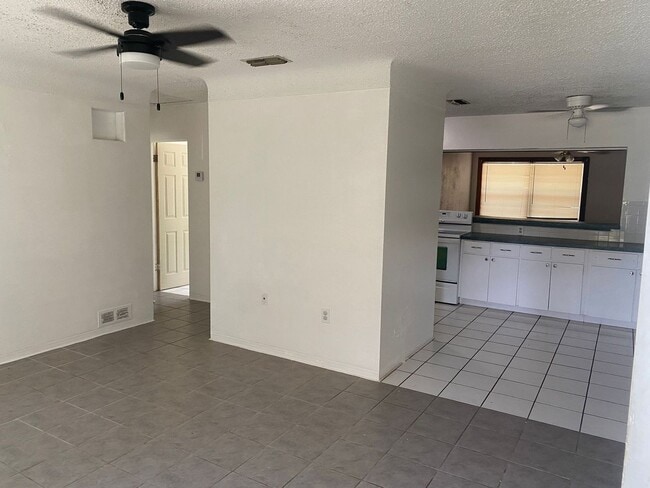 Building Photo - 830 65th Ave S