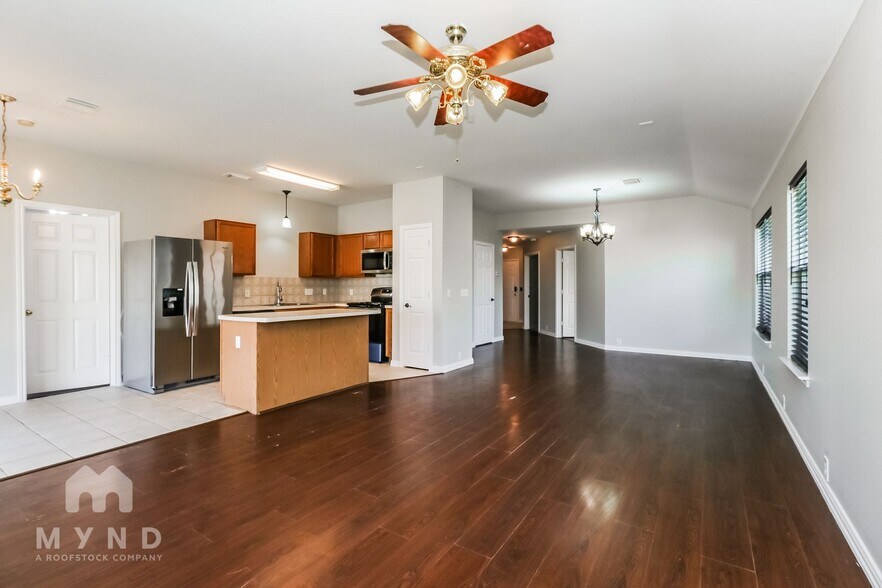 Building Photo - 14812 Lantern Dr