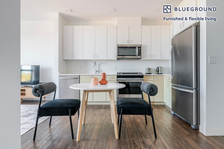 Building Photo - 245 Walnut St