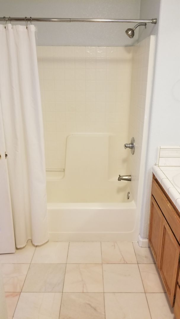 Building Photo - Beautiful 4 bedroom/2.5 bath South Davis Home!