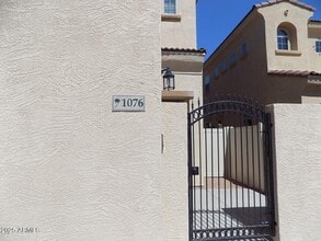 Building Photo - 1367 S Country Club Dr