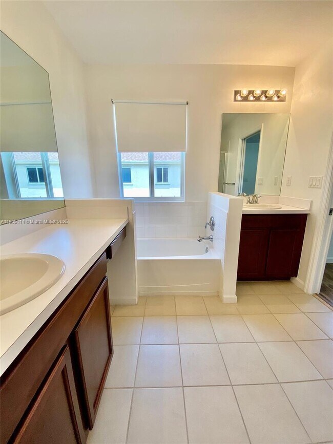 Building Photo - 21479 NW 14th Ct