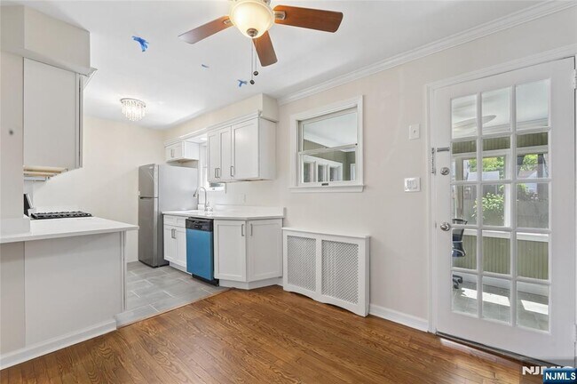 Building Photo - 35-10 Ferry Heights
