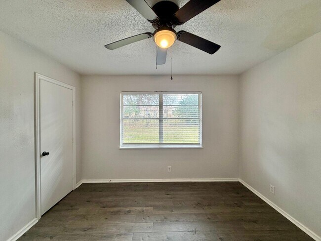 Building Photo - Tour Today! 3 Bed 1 Bath home in Tyler!