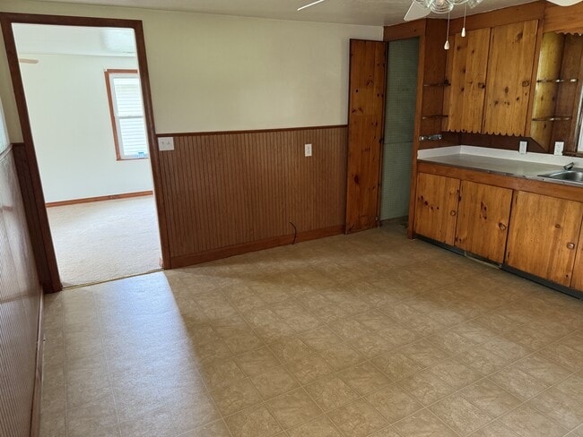 Building Photo - 403 Rose Ln