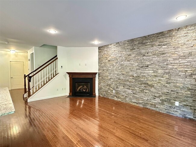 Building Photo - 127 Meadow View Dr