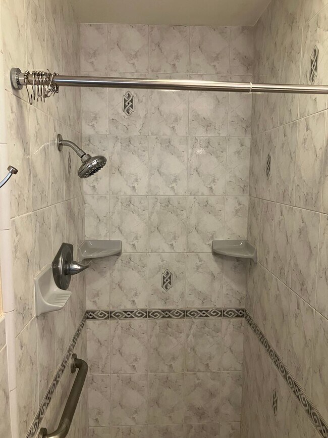 Building Photo - Nicely Updated 4-Bedroom House With Nice B...