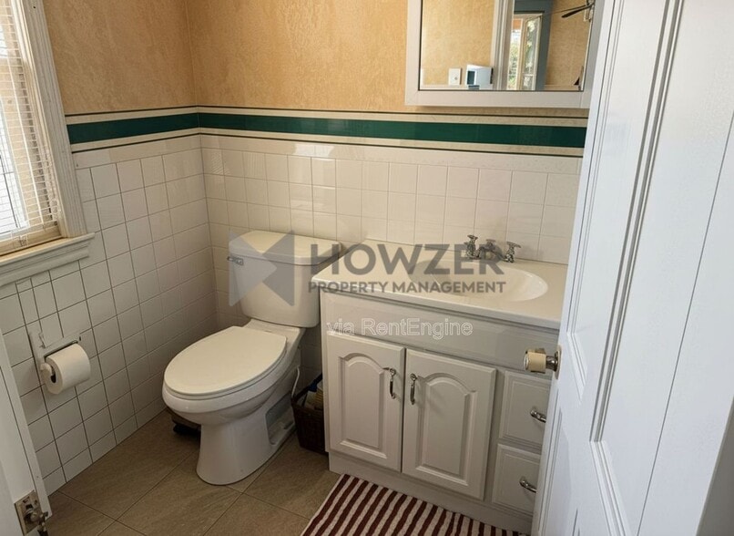 Building Photo - 18 Crescent Dr