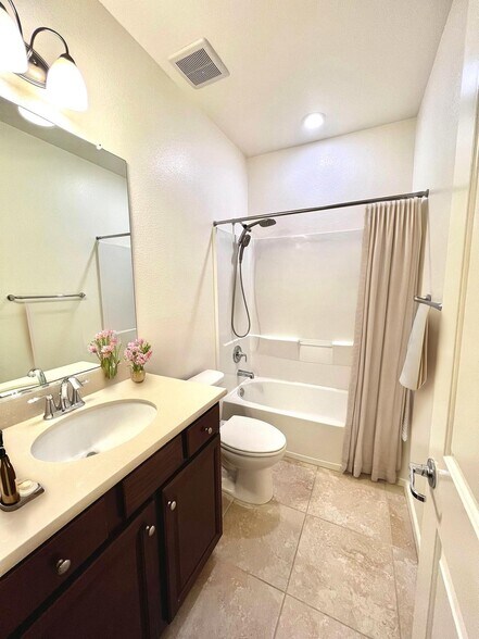 Building Photo - 226 Rosarno Ct