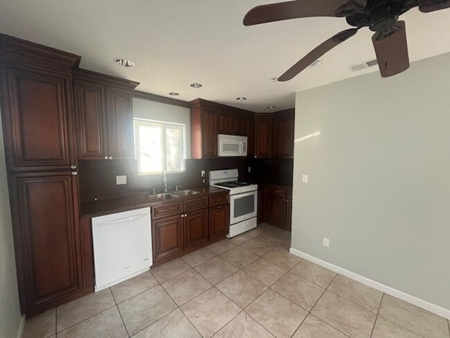 Building Photo - Charming Loma Linda Back House with All Utilities + Wi-Fi  Included