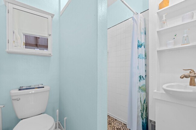 Building Photo - 430 N Ocean Breeze