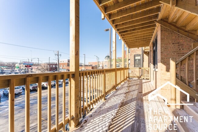 Building Photo - 4354 N Troy St