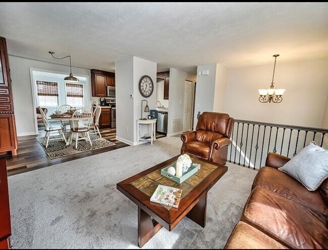 Building Photo - 265 Constellation Dr