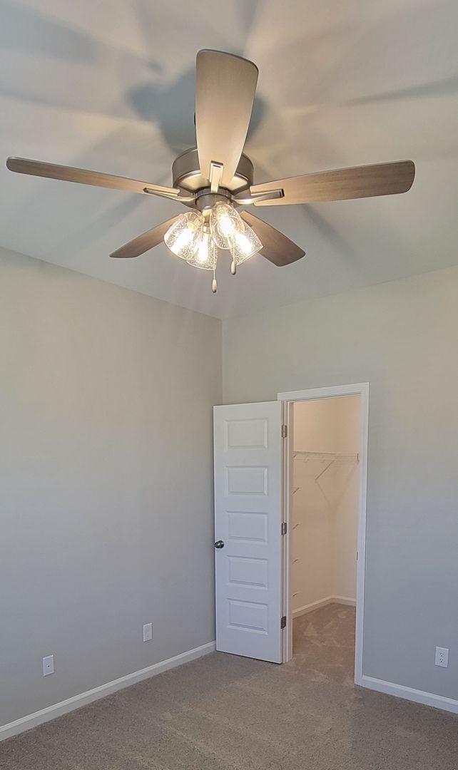 Building Photo - BEAUTIFUL HOME in the Desirable Hedgefield subdivision in Prattville.