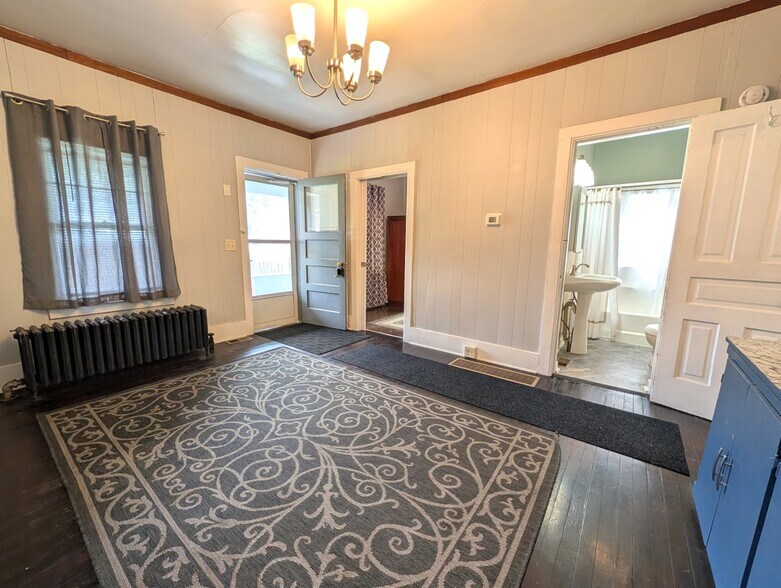 Building Photo - 2024 Vinton St