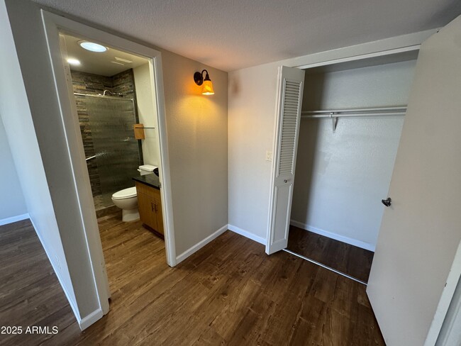 Building Photo - 818 E Todd Dr
