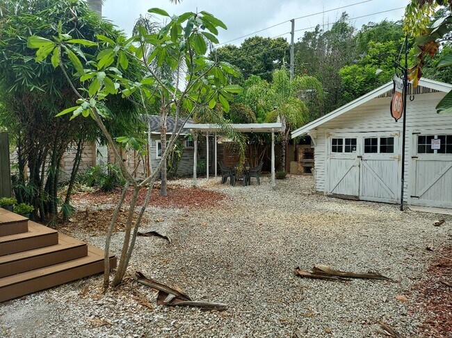 Building Photo - 2135 Burlington Ave N