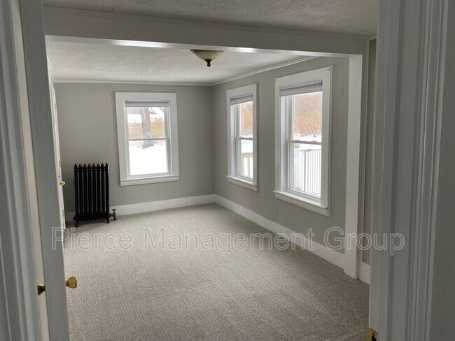 Building Photo - 939 Maplewood Ave