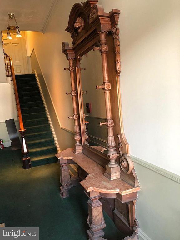 Building Photo - 1906 Fairmount Ave