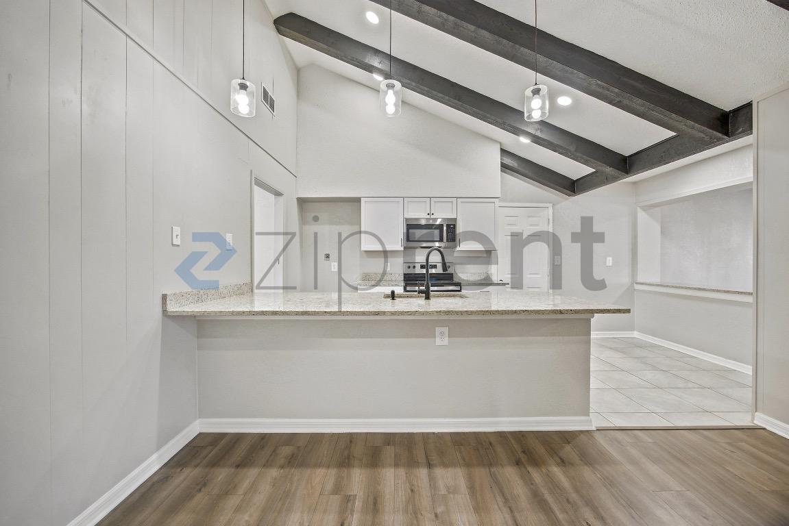 Building Photo - Unit