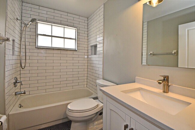 Building Photo - Colonialtown North 3BR – Prime Mills 50 Location