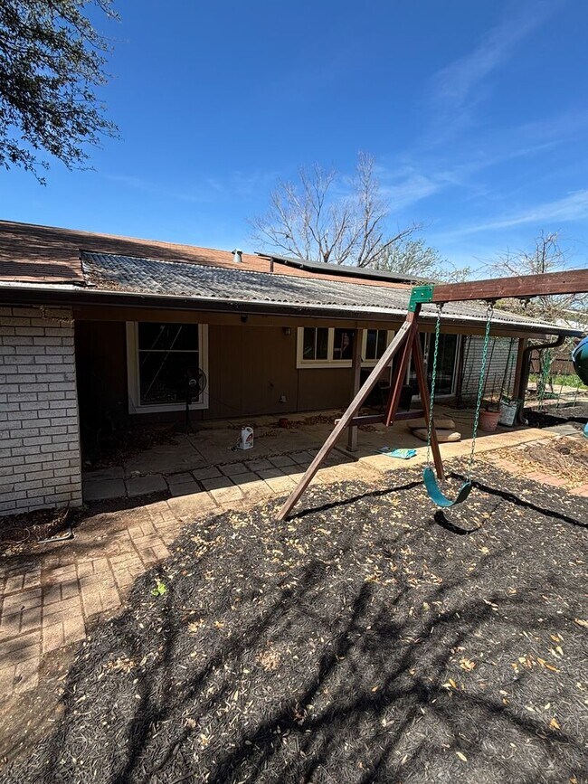 Building Photo - 5009 Pemberton Ln